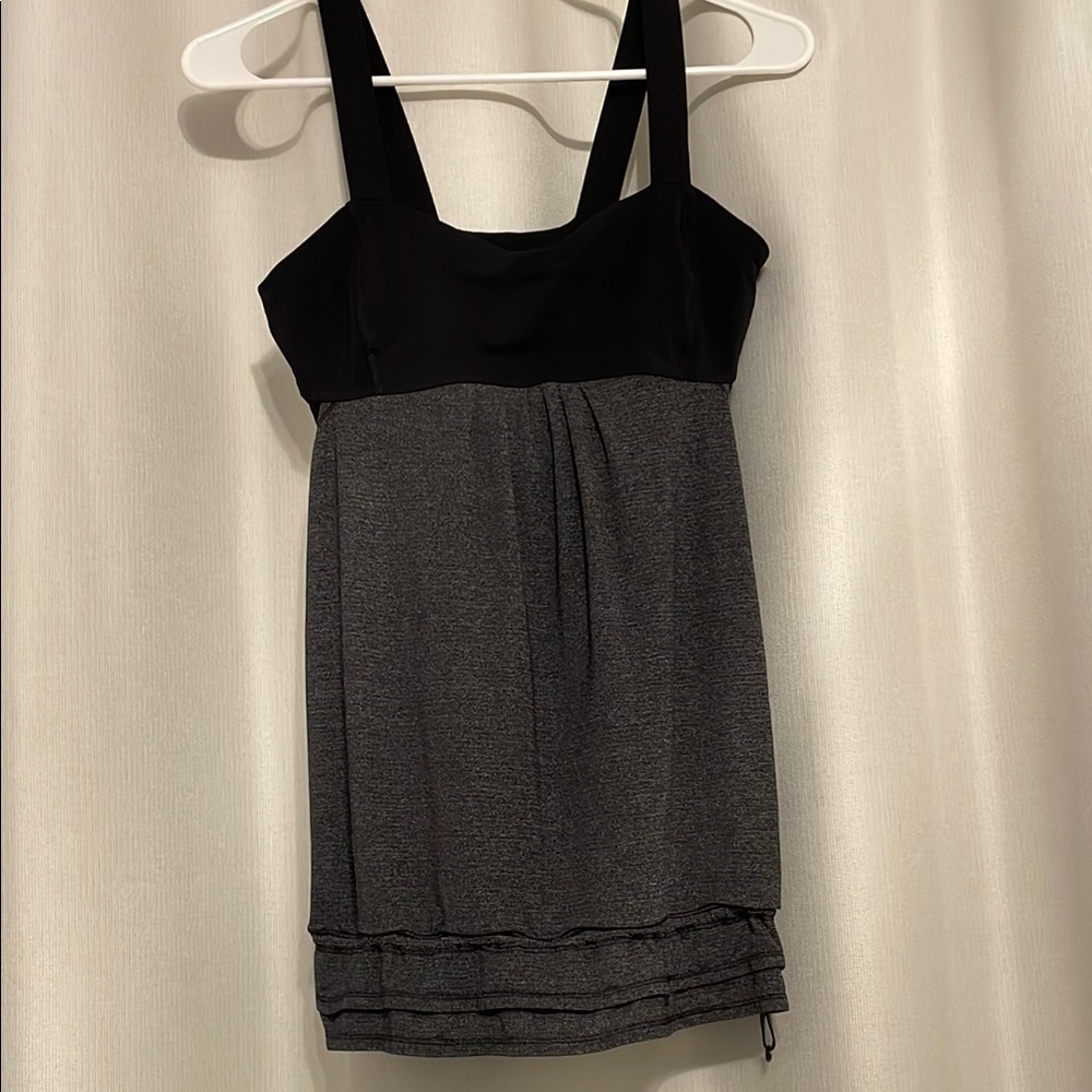 Lululemon tank top with built in bra, women’s size 8